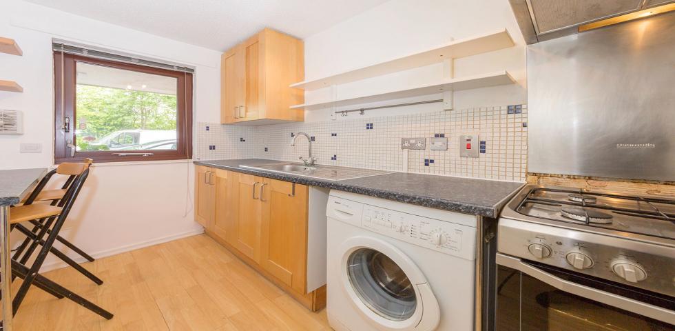 			HOT WATER AND HEATING INCLUDED , 1 Bedroom, 1 bath, 1 reception Flat			 Lymington Road, WEST HAMPSTEAD